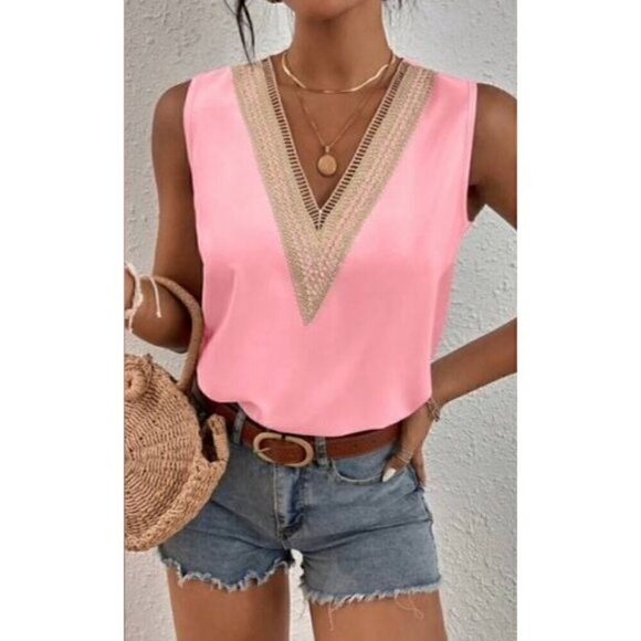 New V-Neck Lace Splice Sleeveless Blouse - Picture 4 of 6